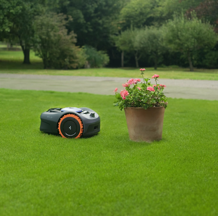 Robotic Lawn Mower for Lawns Up to 800m², Wire-Free Installation, AI Vision Navigation