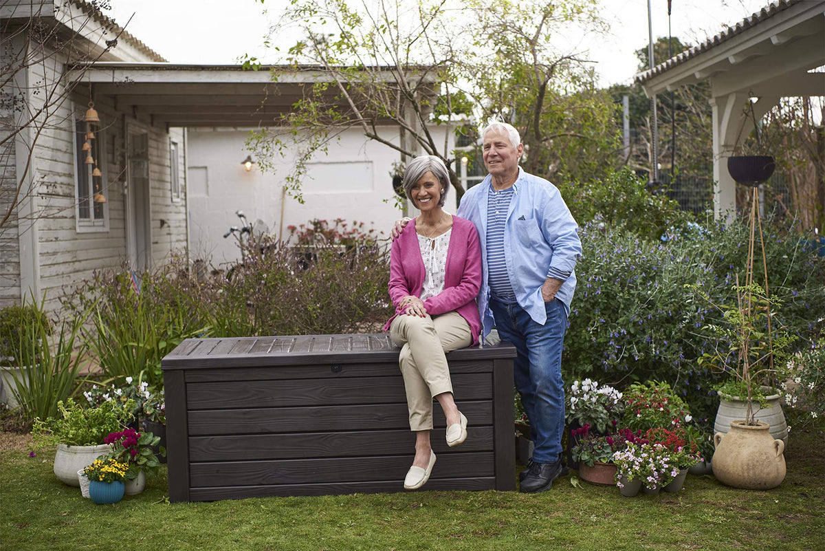 570L Outdoor Garden Storage Box with Wood-Effect Finish, Piston Lid & Seating - Brown