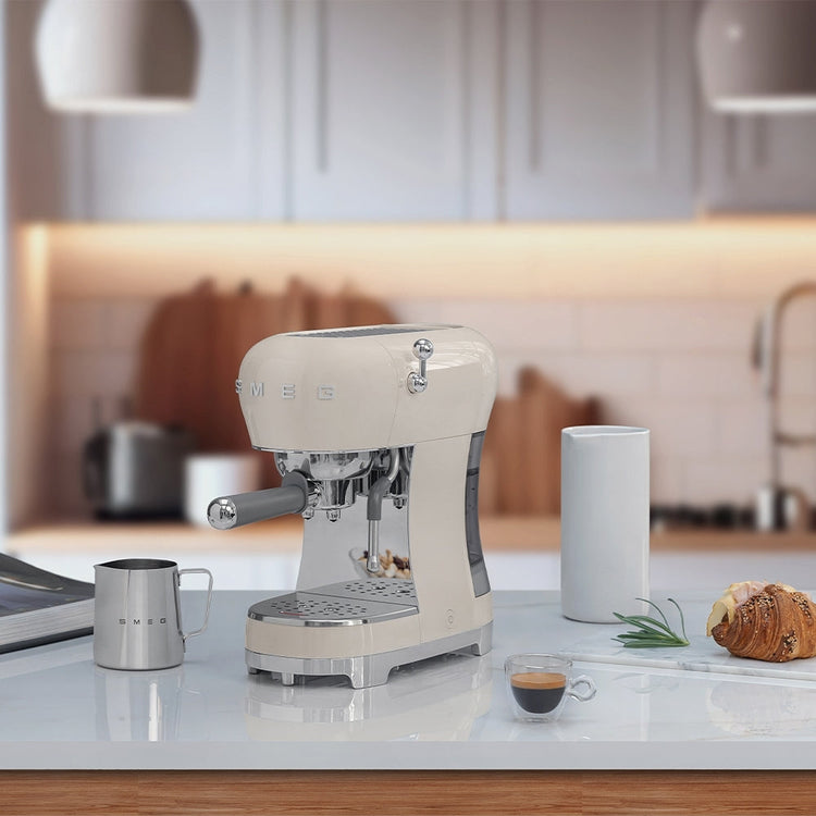 Smeg 50s Retro Style ECF02CRUK Espresso Coffee Machine Cream