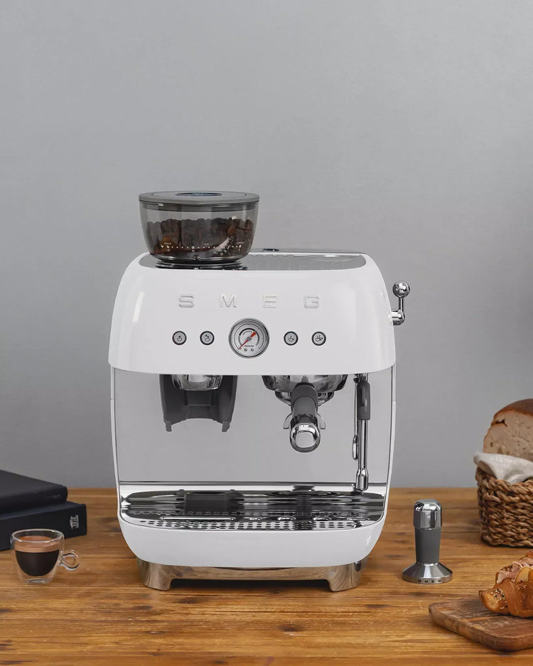 Smeg EGF03WHUK Retro Espresso Coffee Machine with Grinder White
